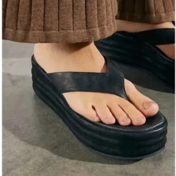 Free People Shoes - Free People Flat-form sandals